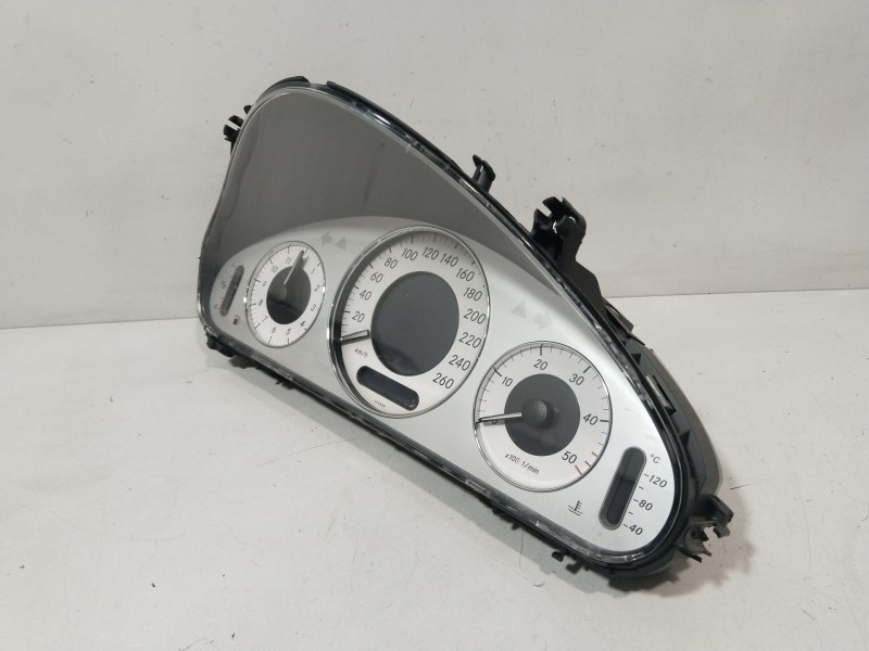 Recambio de cuadro instrumentos para mercedes-benz clase e (w211) e 320 cdi (211.026) referencia OEM IAM A2115405711  