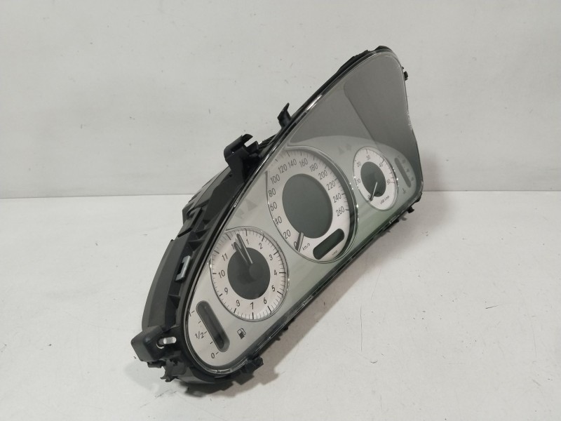 Recambio de cuadro instrumentos para mercedes-benz clase e (w211) e 320 cdi (211.026) referencia OEM IAM A2115405711  