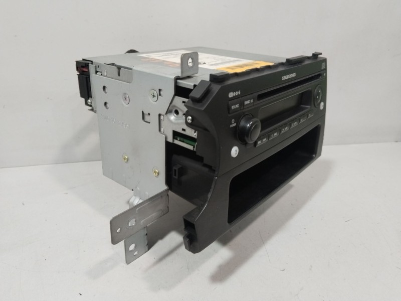 Recambio de sistema audio / radio cd para ssangyong actyon 200 xdi referencia OEM IAM 9CA04077  