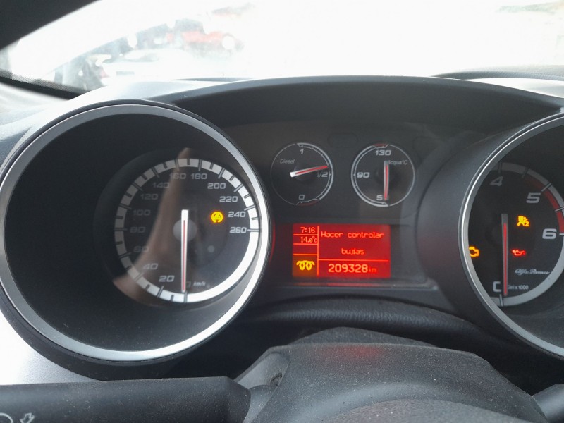 alfa romeo giulietta (940_) del año 2011