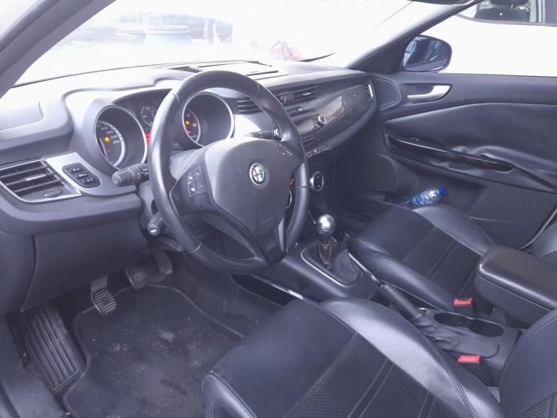 alfa romeo giulietta (940_) del año 2011