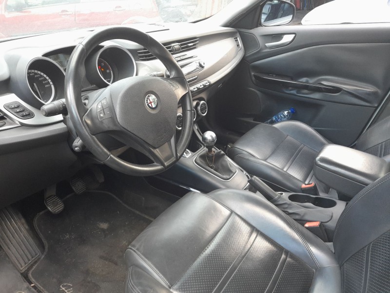 alfa romeo giulietta (940_) del año 2011