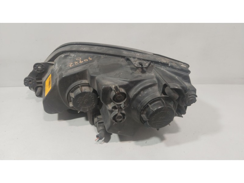 Recambio de faro derecho para kia sorento i (jc) 2.4 referencia OEM IAM 921023E0  