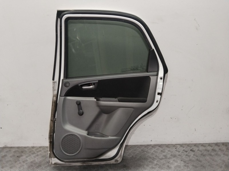 Recambio de puerta trasera derecha para suzuki sx4 rw (ey) gl referencia OEM IAM 6800379J00  