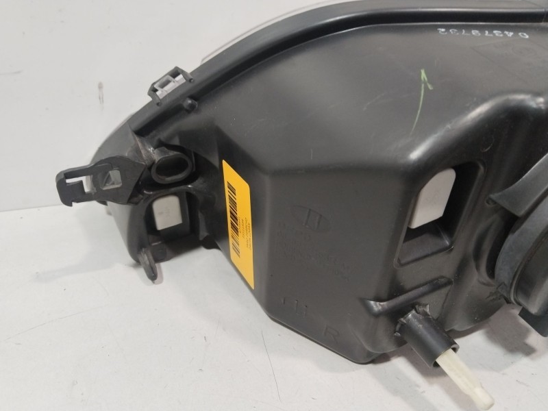 Recambio de faro derecho para dacia logan ambiance referencia OEM IAM 5511153R  