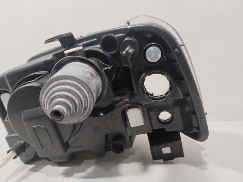 Recambio de faro derecho para dacia logan ambiance referencia OEM IAM 5511153R  