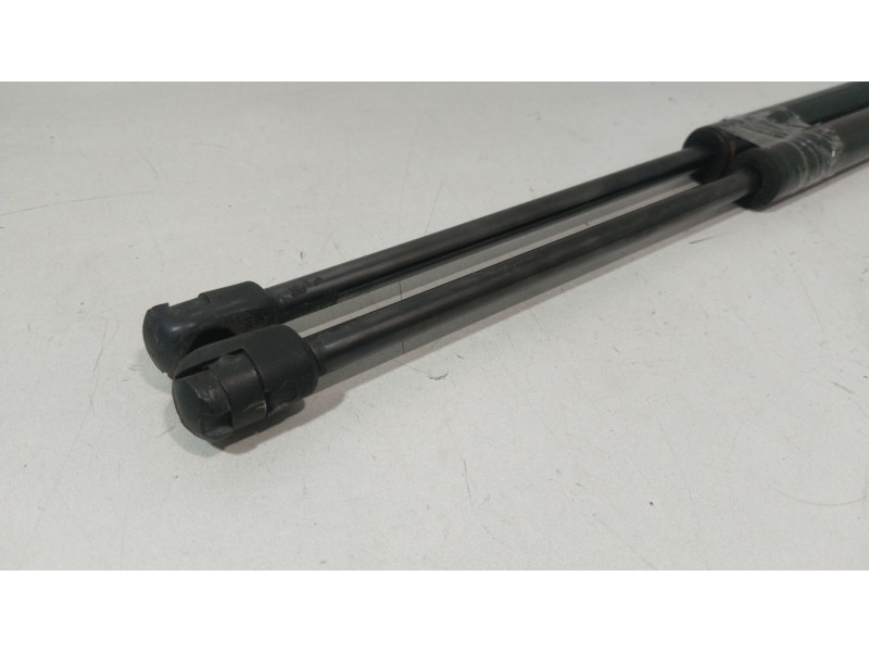 Recambio de amortiguadores maletero / porton para ssangyong actyon 200 xdi referencia OEM IAM 7146031000  