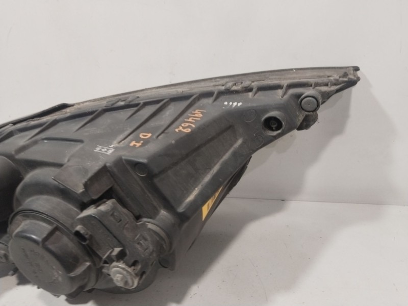 Recambio de faro izquierdo para ssangyong actyon 200 xdi referencia OEM IAM 8310131303  