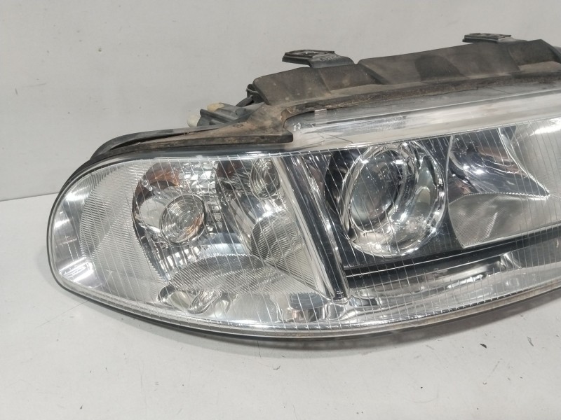 Recambio de faro derecho para audi a4 b5 (8d2) 1.8 t referencia OEM IAM 0261206896  