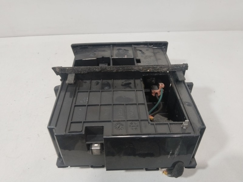 Recambio de cenicero para kia pro cee´d (ed) 1.6 referencia OEM IAM 845501H100  