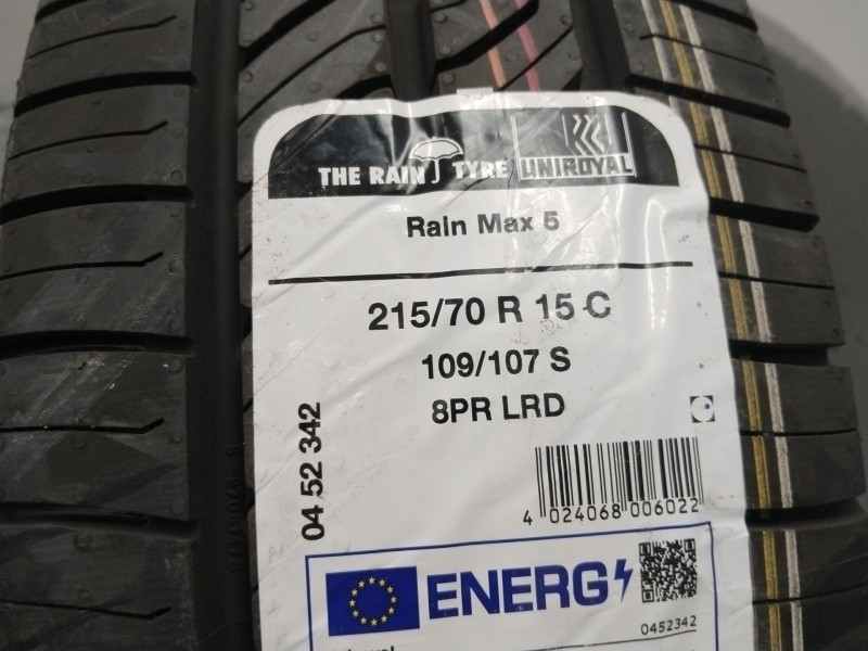 Recambio de neumatico para material nuevo referencia OEM IAM 215/70 R15 C  UNIROYAL