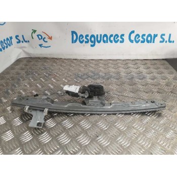 ELEVALUNAS DELANTERO DERECHO 
