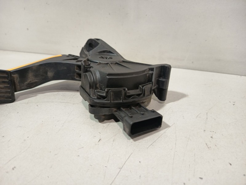 Recambio de pedal acelerador para opel astra j (p10) 1.6 (68) referencia OEM IAM 13252702  