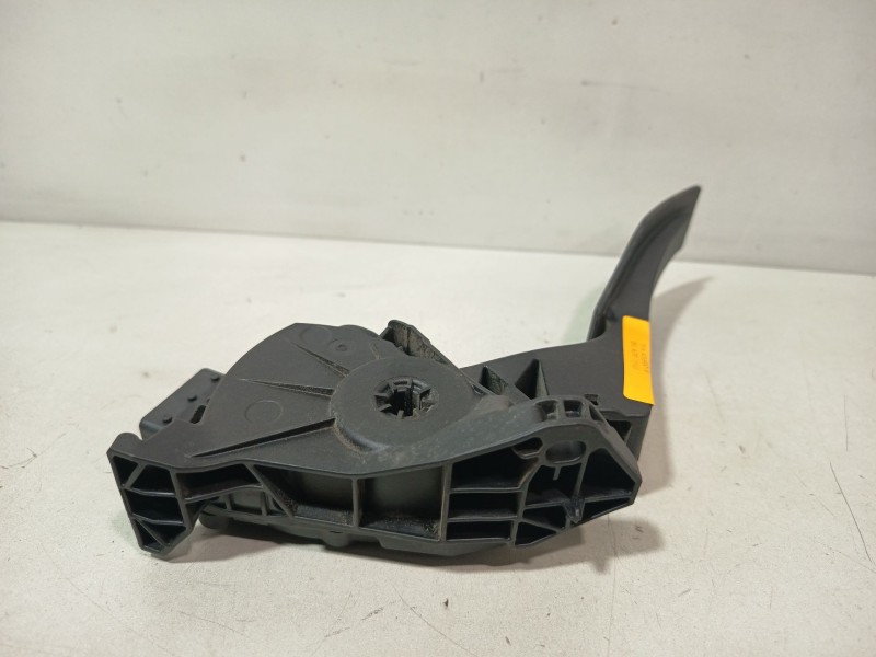 Recambio de pedal acelerador para opel astra j (p10) 1.6 (68) referencia OEM IAM 13252702  