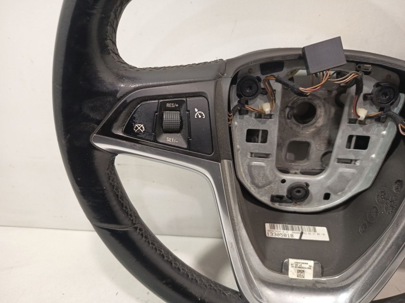 Recambio de volante para opel astra j (p10) 1.6 (68) referencia OEM IAM 13305818  