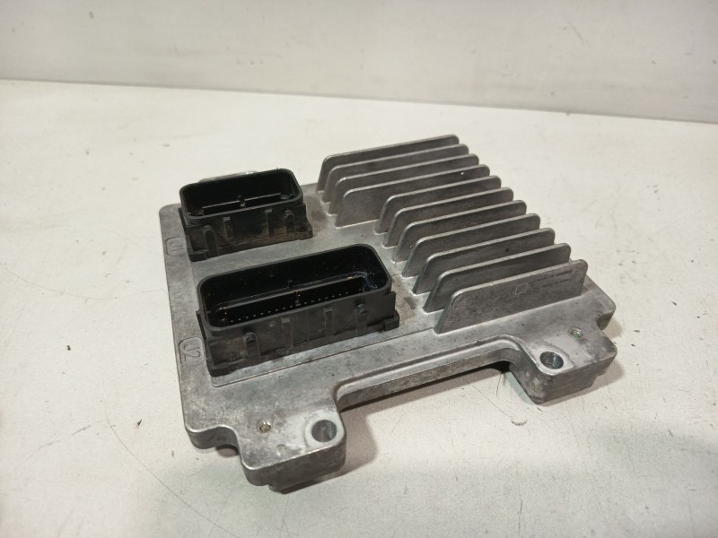 Recambio de centralita motor uce para opel astra j (p10) 1.6 (68) referencia OEM IAM E8312638807  