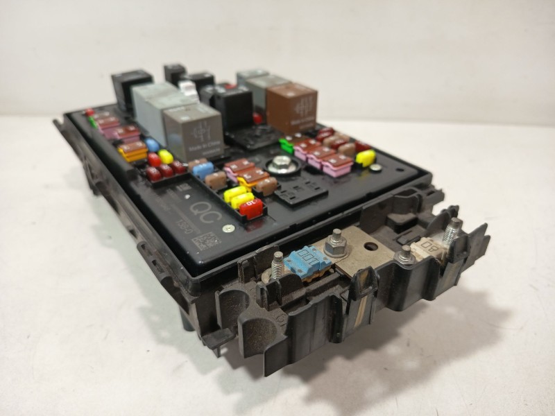 Recambio de caja reles / fusibles para opel astra j (p10) 1.6 (68) referencia OEM IAM 13302311  