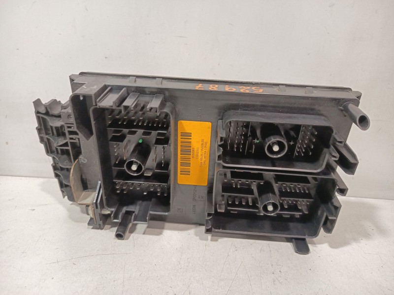 Recambio de caja reles / fusibles para opel astra j (p10) 1.6 (68) referencia OEM IAM 13302311  