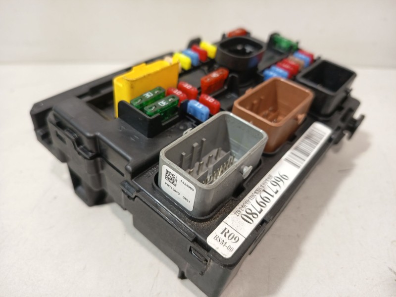Recambio de caja reles / fusibles para peugeot 207/207+ (wa_, wc_) 1.4 hdi referencia OEM IAM 9667199780  