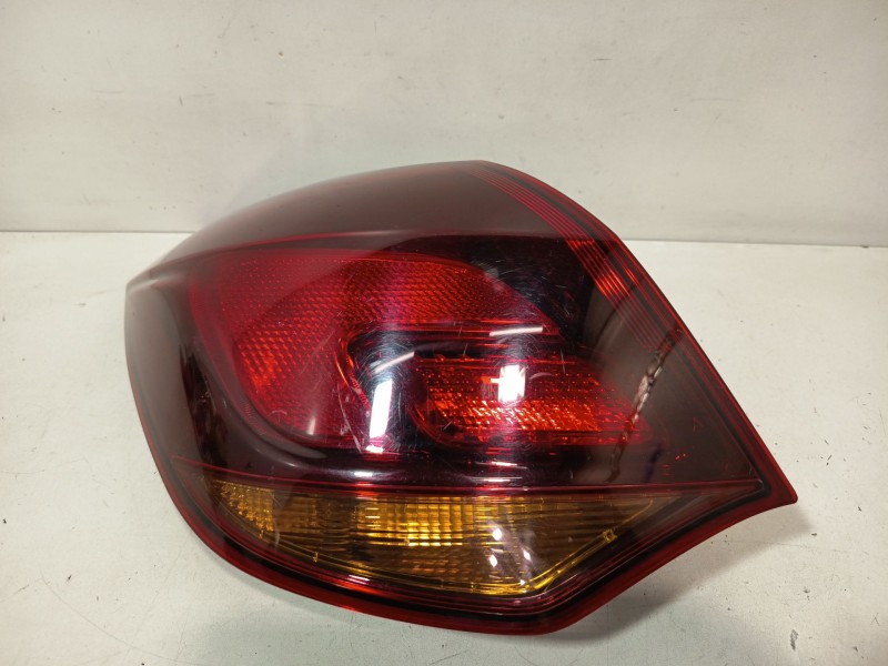 Recambio de piloto trasero izquierdo para opel astra j (p10) 1.6 (68) referencia OEM IAM 13319949  