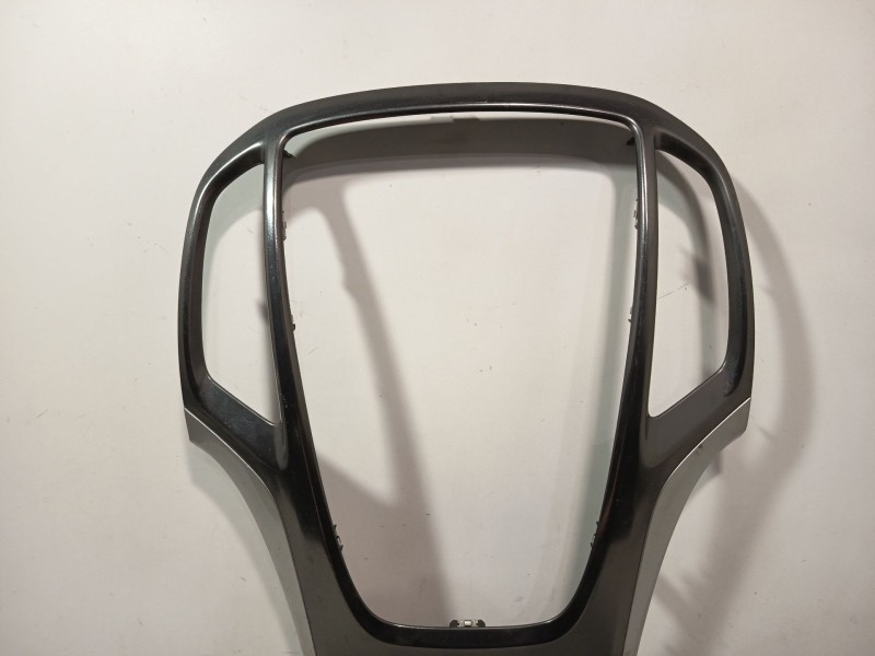 Recambio de consola central para opel astra j (p10) 1.6 (68) referencia OEM IAM 13257562  