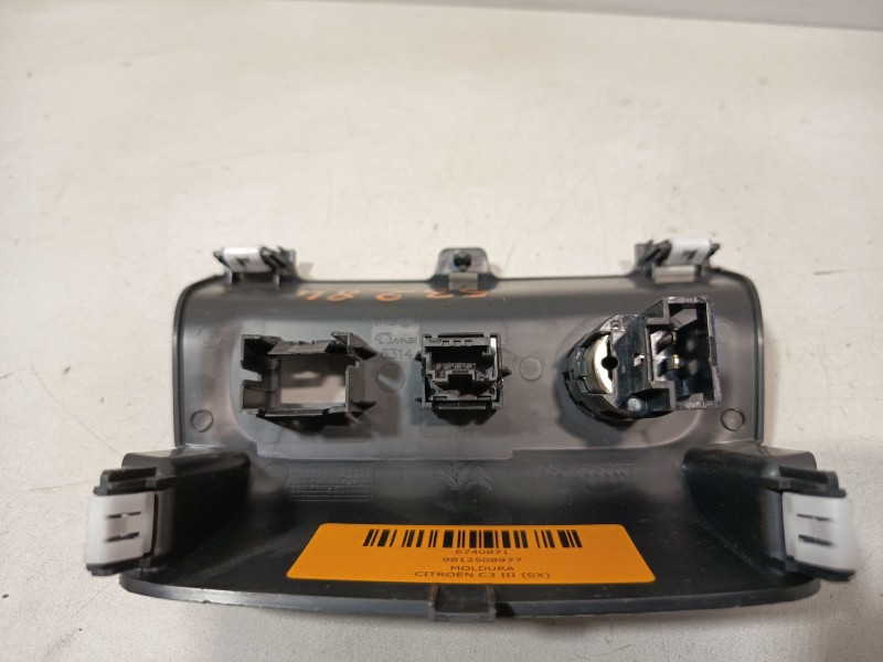 Recambio de moldura para citroën c3 iii (sx) 1.2 vti 82 referencia OEM IAM 9812508977  