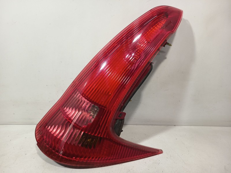 Recambio de piloto trasero derecho para peugeot 206 sw (2e/k) 1.6 16v referencia OEM IAM 6351R4  