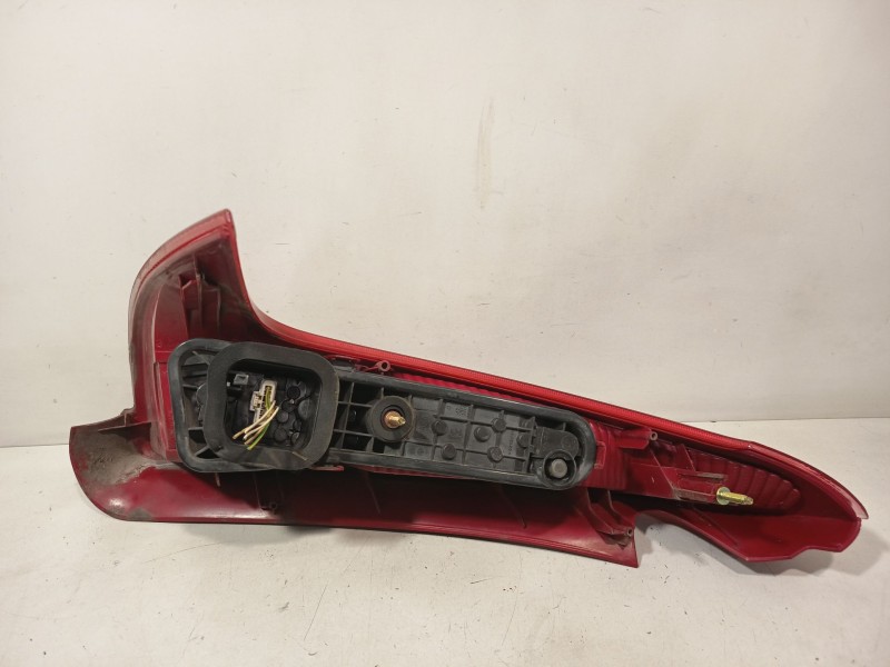 Recambio de piloto trasero derecho para peugeot 206 sw (2e/k) 1.6 16v referencia OEM IAM 6351R4  