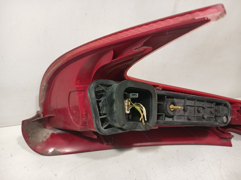 Recambio de piloto trasero derecho para peugeot 206 sw (2e/k) 1.6 16v referencia OEM IAM 6351R4  