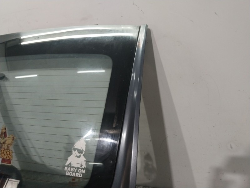 Recambio de porton trasero para ssangyong actyon 200 xdi referencia OEM IAM 6401131150  