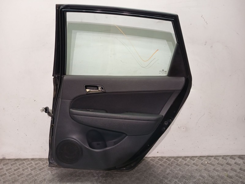 Recambio de puerta trasera derecha para hyundai i30 station wagon (fd) 1.6 crdi referencia OEM IAM   NEGRO