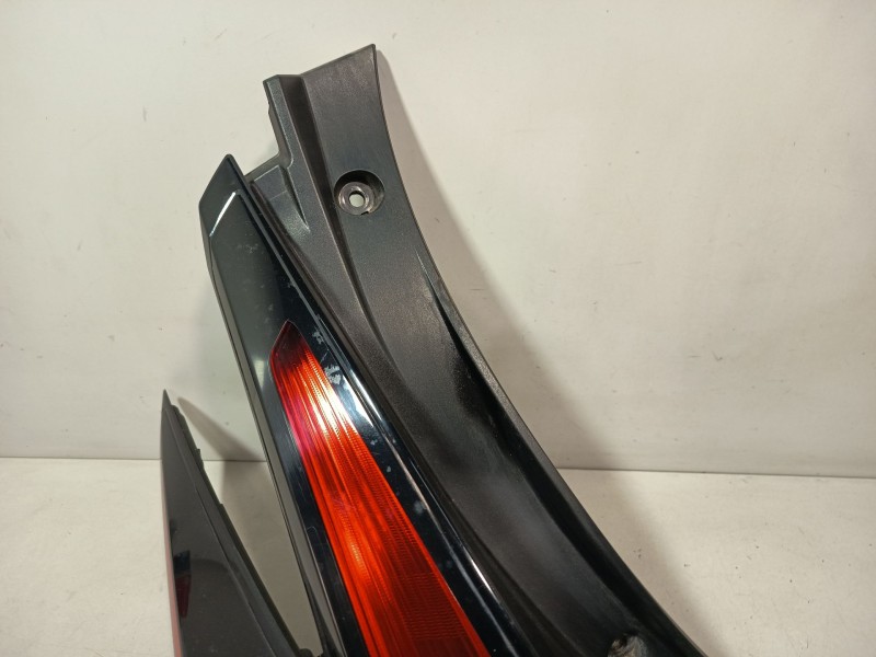 Recambio de piloto trasero izquierdo para nissan leaf (ze1) electric referencia OEM IAM 265555SH0A  