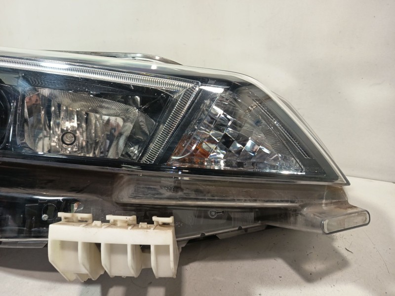 Recambio de faro derecho para nissan leaf (ze1) electric referencia OEM IAM 260105SH0A  