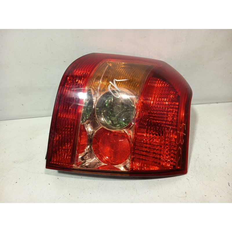 Recambio de piloto trasero derecho para toyota corolla (_e12_) 2.0 d-4d (cde120r_, cde120l_) referencia OEM IAM 8155102300  