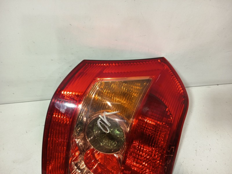 Recambio de piloto trasero derecho para toyota corolla (_e12_) 2.0 d-4d (cde120r_, cde120l_) referencia OEM IAM 8155102300  