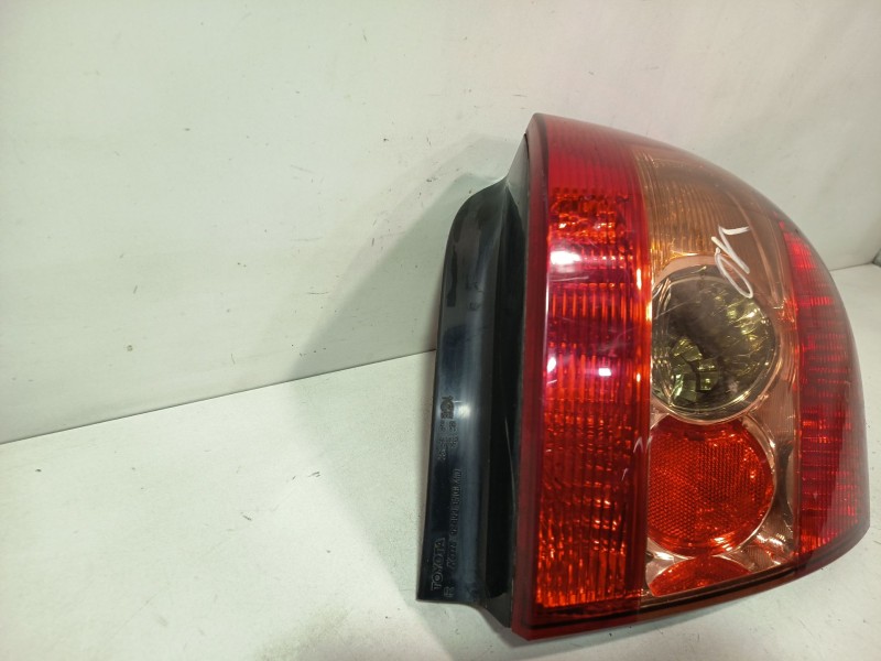 Recambio de piloto trasero derecho para toyota corolla (_e12_) 2.0 d-4d (cde120r_, cde120l_) referencia OEM IAM 8155102300  