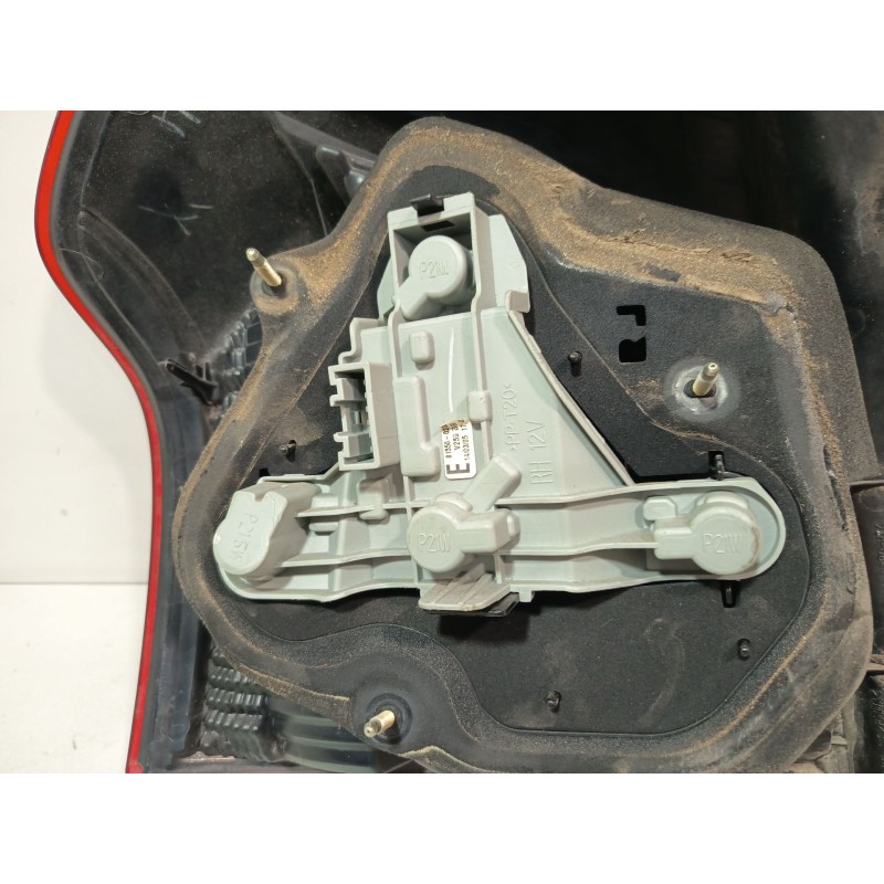 Recambio de piloto trasero derecho para toyota corolla (_e12_) 2.0 d-4d (cde120r_, cde120l_) referencia OEM IAM 8155102300  