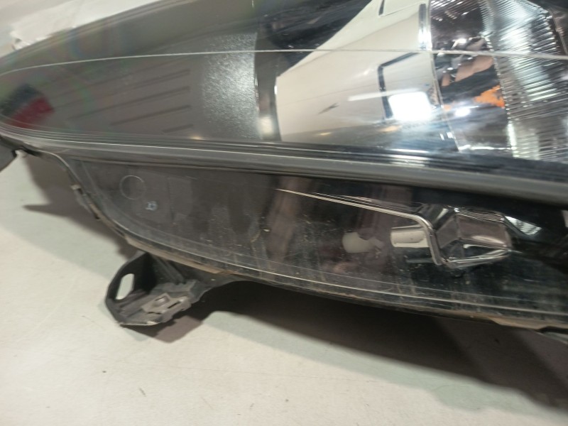 Recambio de faro derecho para renault scénic iii (jz0/1_) 1.5 dci referencia OEM IAM 260108250R 89903289 