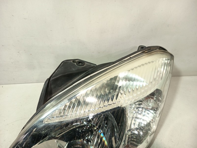 Recambio de faro izquierdo para kia rio ii (jb) 1.4 16v referencia OEM IAM 921011G020  