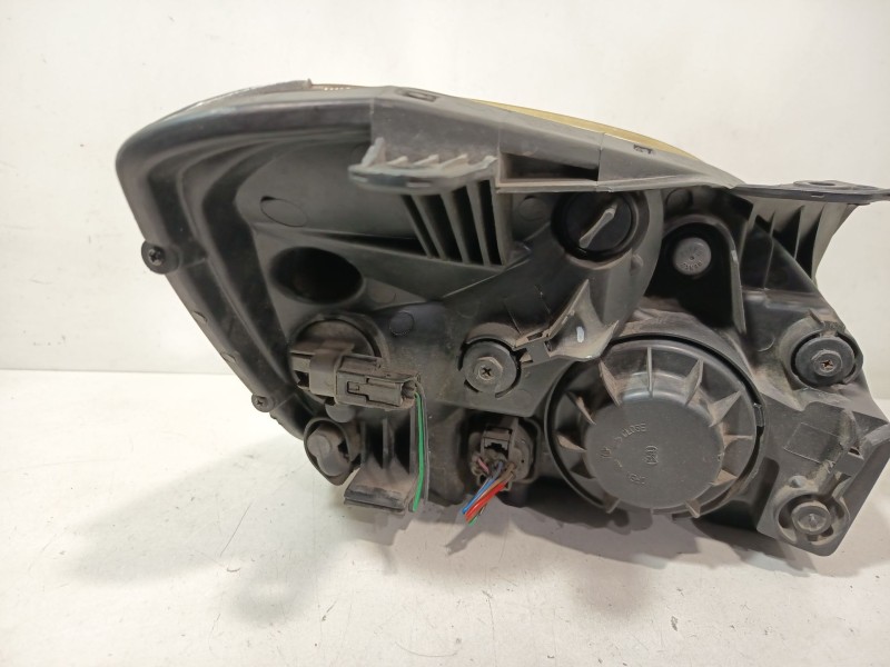 Recambio de faro izquierdo para kia rio ii (jb) 1.4 16v referencia OEM IAM 921011G020  