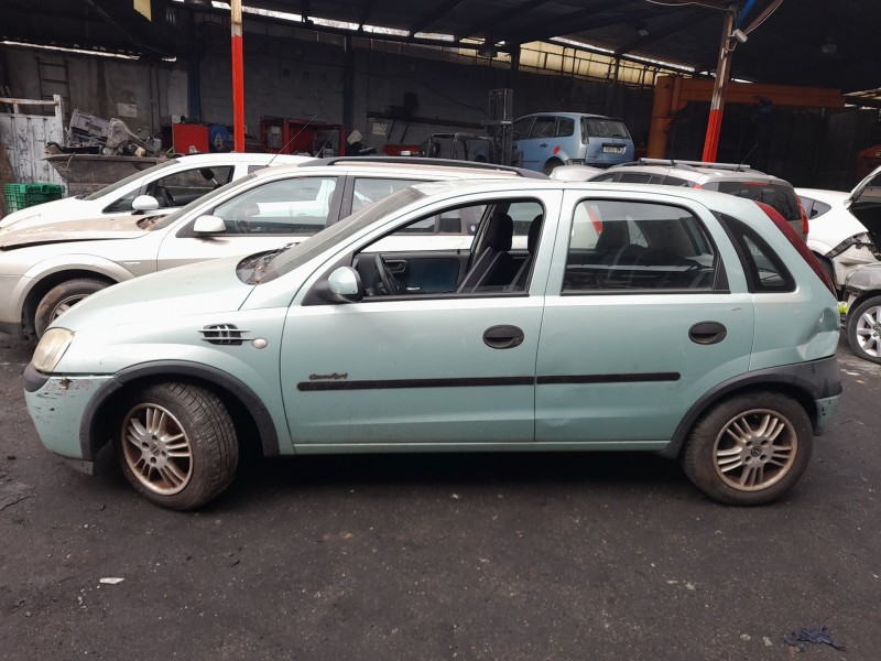 opel corsa c (x01) del año 2001