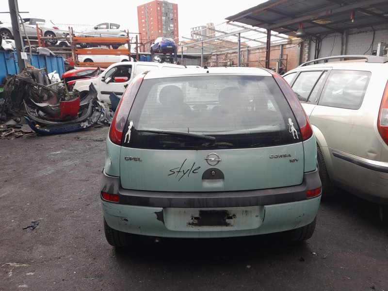 opel corsa c (x01) del año 2001