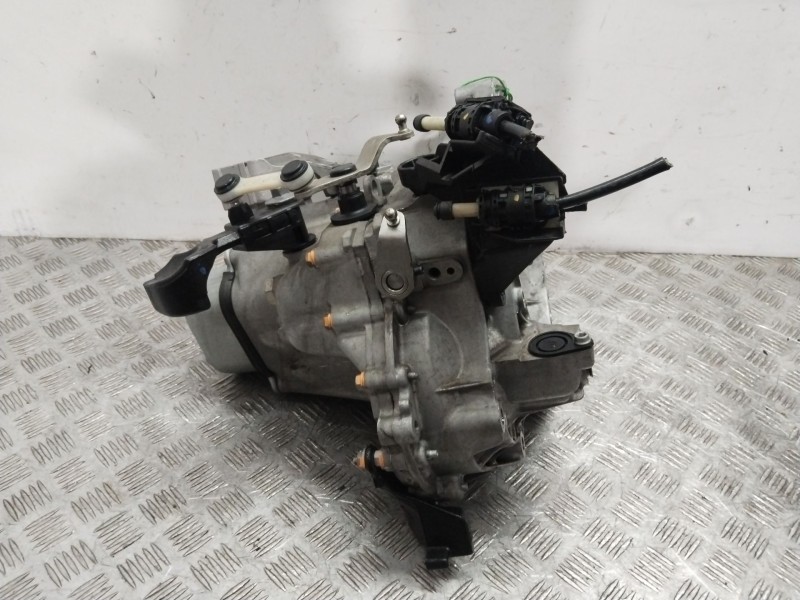 Recambio de caja cambios para citroën c3 iii (sx) 1.2 vti 82 referencia OEM IAM 20A701  