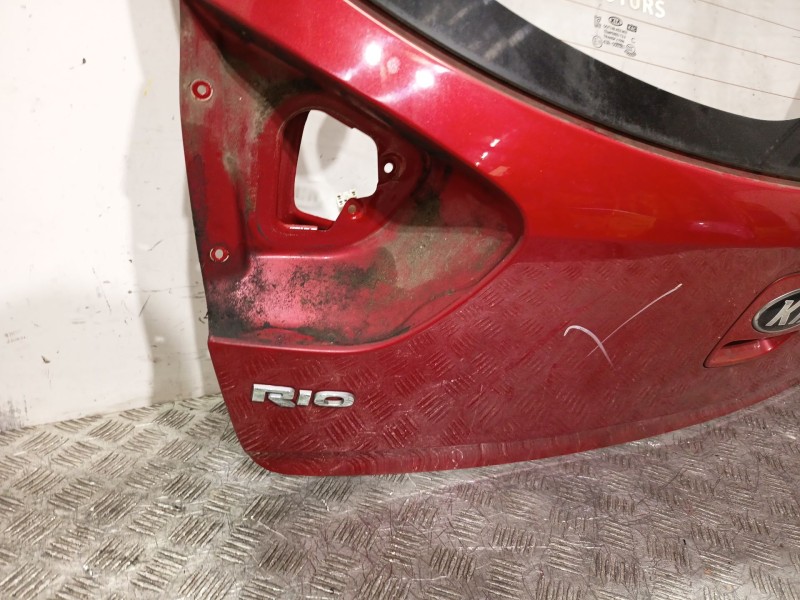 Recambio de porton trasero para kia rio iii (ub) 1.2 cvvt referencia OEM IAM 737001W220  ROJO