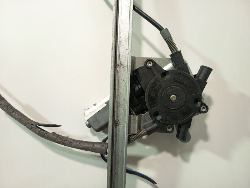 Recambio de elevalunas delantero izquierdo para citroën xsara berlina 1.6 attraction referencia OEM IAM 9221H4  