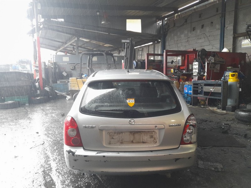 mazda 323 f vi hatchback (bj) del año 2003