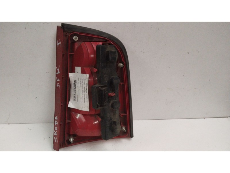 Recambio de piloto trasero izquierdo para skoda octavia berlina (1u2) ambiente referencia OEM IAM 1U6945111C  