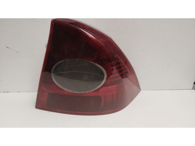 Recambio de piloto trasero derecho para ford focus berlina (cap) ghia referencia OEM IAM 1420450  