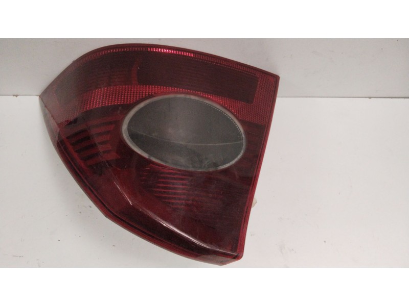 Recambio de piloto trasero derecho para ford focus berlina (cap) ghia referencia OEM IAM 1420450  