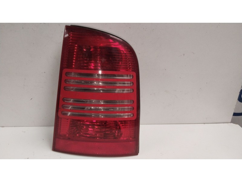 Recambio de piloto trasero derecho para skoda octavia combi (1u5) referencia OEM IAM 1U9945112  